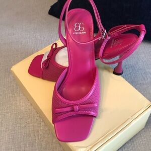 NWT Chic Cosy Island Pink Women's Heels with Bow Detail